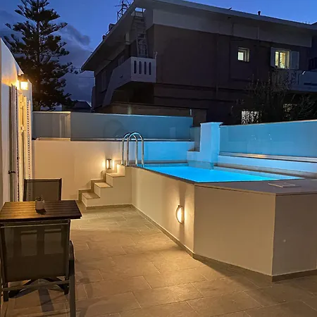 Comfy With Small Private Pool, Fiber Internet And Private Parking Appartamento La Canea