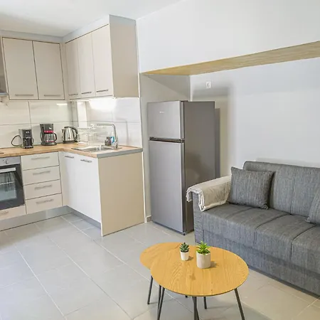 Comfy With Small Private Pool, Fiber Internet And Private Parking Lägenhet *