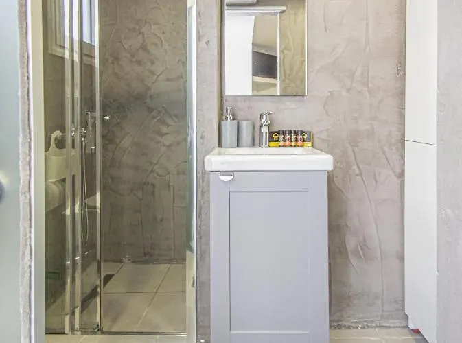 Comfy With Small Private Pool, Fiber Internet And Private Parking Apartment *