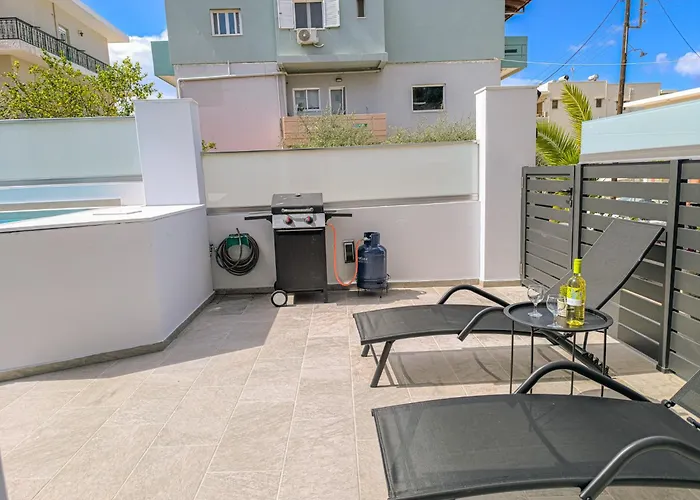Comfy With Small Private Pool, Fiber Internet And Private Parking Chania (Crete)