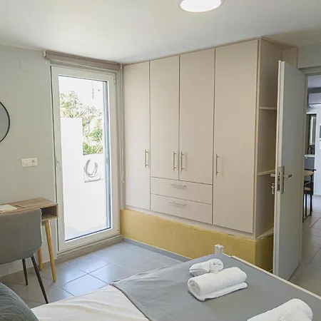 Apartmán Comfy With Small Private Pool, Fiber Internet And Private Parking