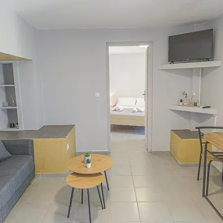 Апартаменты Comfy With Small Private Pool, Fiber Internet And Private Parking Ханья