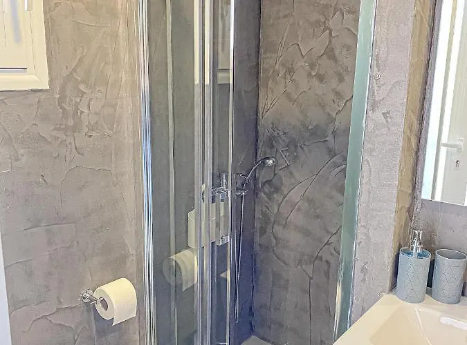 Comfy With Small Private Pool, Fiber Internet And Private Parking アパート ハニア